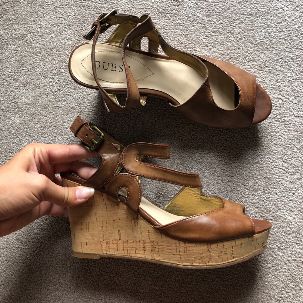 Guess wedges ⭐️